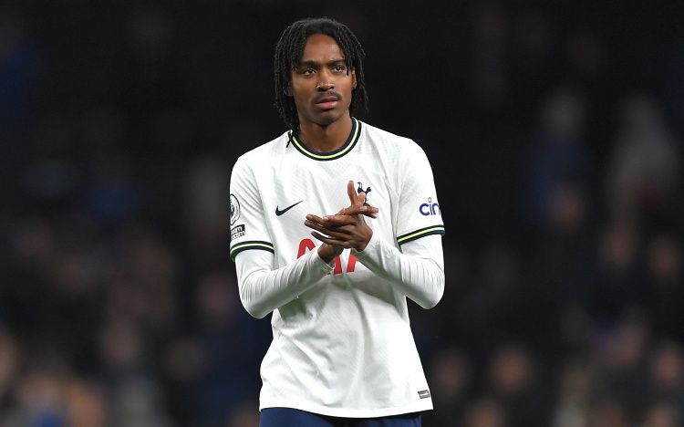 B体育-完成首秀！斯宾塞是首位公开信奉穆斯林的英格兰球员